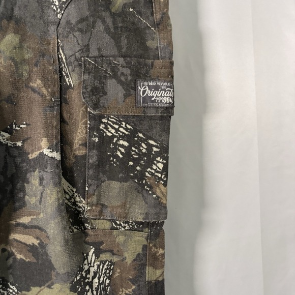 Refinery Republic Men's Denim Jeans Camo Paint Splatter 34x32 - Picture 3 of 6